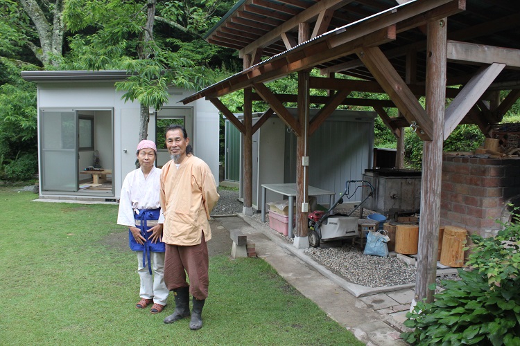 成形 窯入れまで 合間にピザ作り 丹波市山南町 坂野さん夫妻 丹波新聞