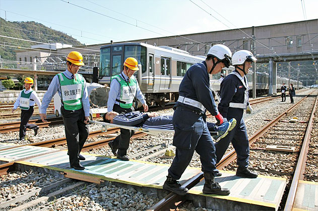 過去最大規模で乗客救護訓練 列車脱線事故のjr福知山線 丹波新聞