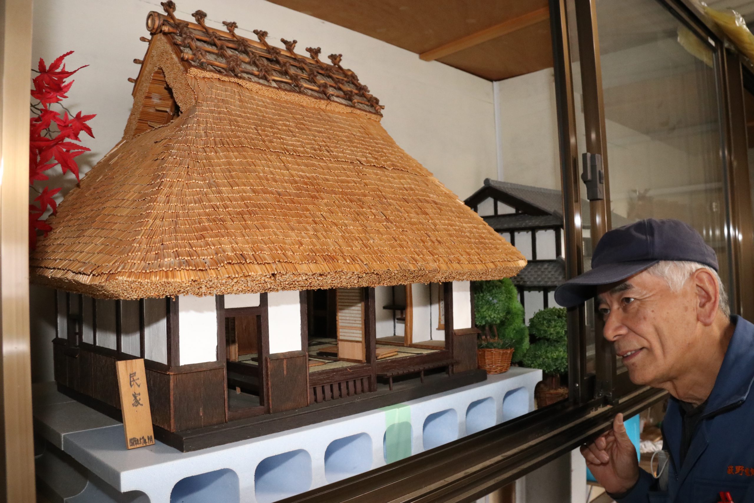 生活感ある日本家屋を表現 ミニチュアで精巧に 3年掛けて製作 - 丹波新聞