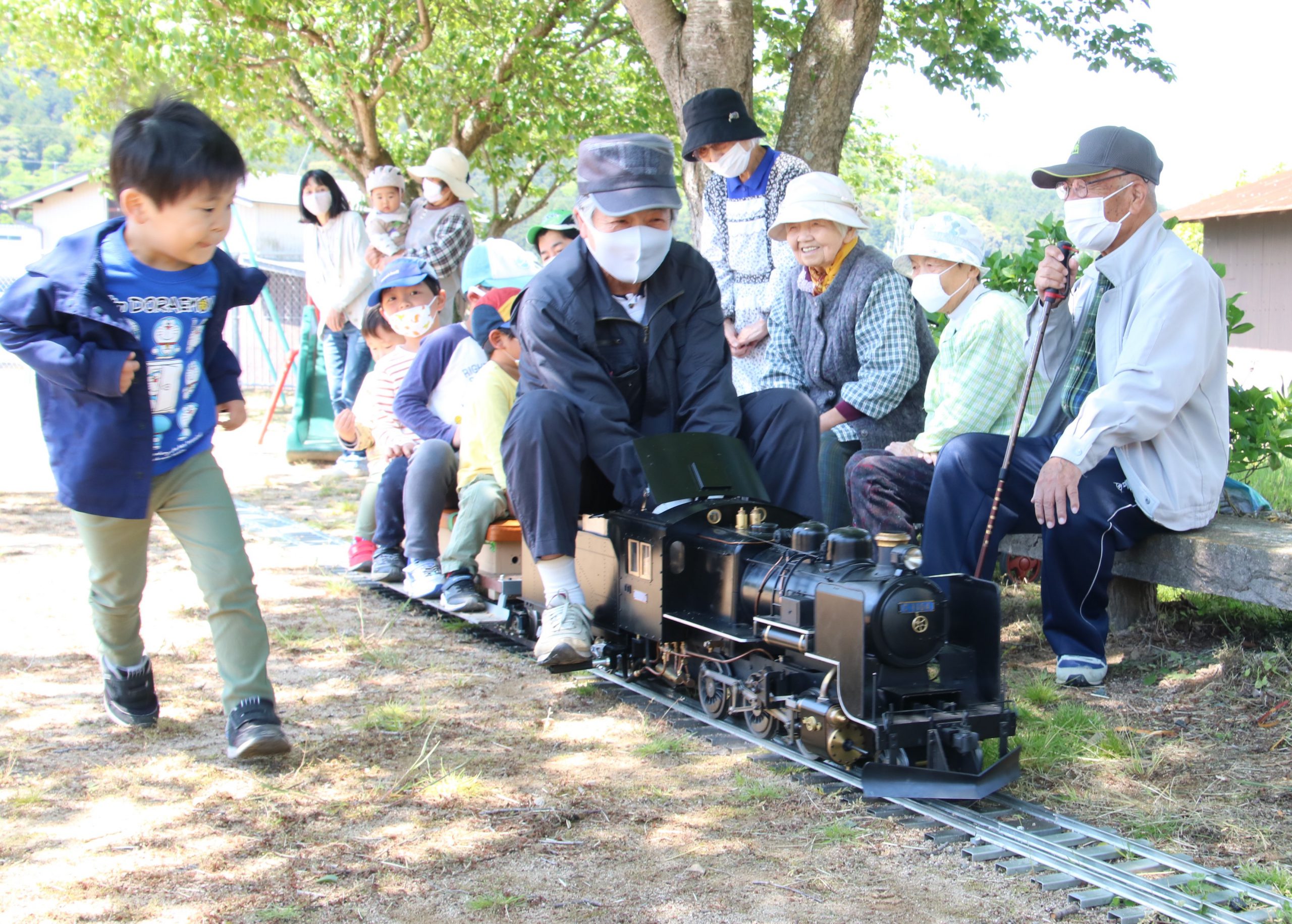 憧れのsl 趣味で ミニ 組み立て 子ども乗せ軽快に走る 兵庫 丹波市 丹波新聞