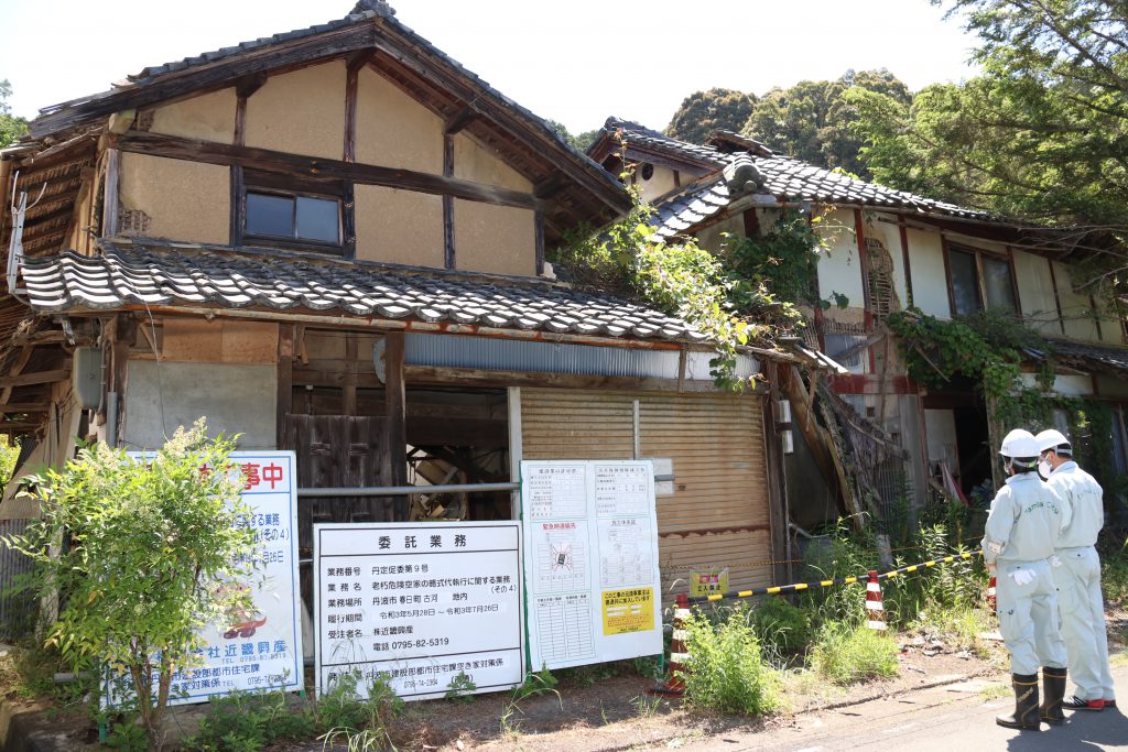 空き家を代執行で除却へ 住民や通行人に危険及ぶ可能性 所有者の所在わからず | 丹波新聞