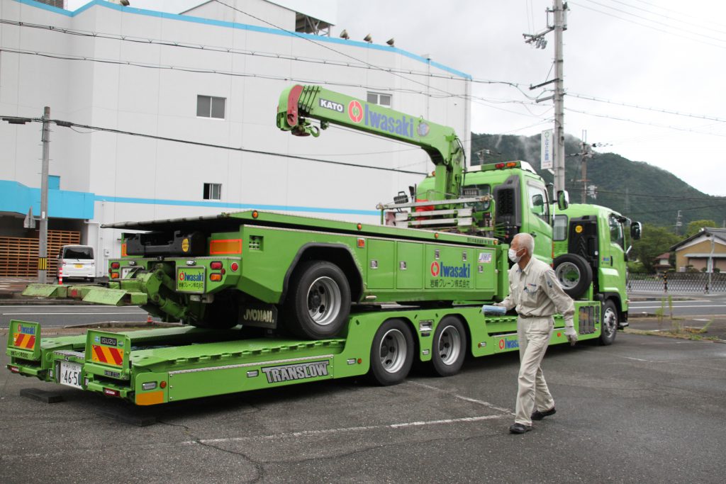 故障車 積んで 搬送 けん引よりメリット多く 導入の会社 道路復旧1秒でも早く 丹波新聞