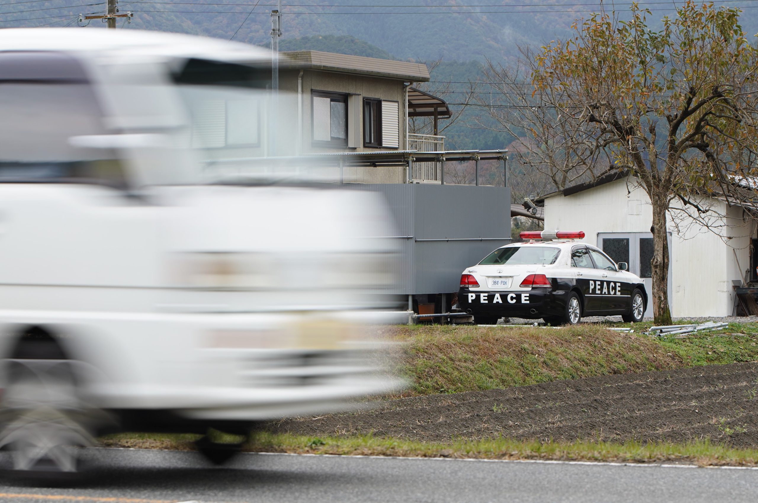 びっくりするわ ポイ捨て防止に偽パトカー 本物そっくり 効果てきめん 丹波新聞