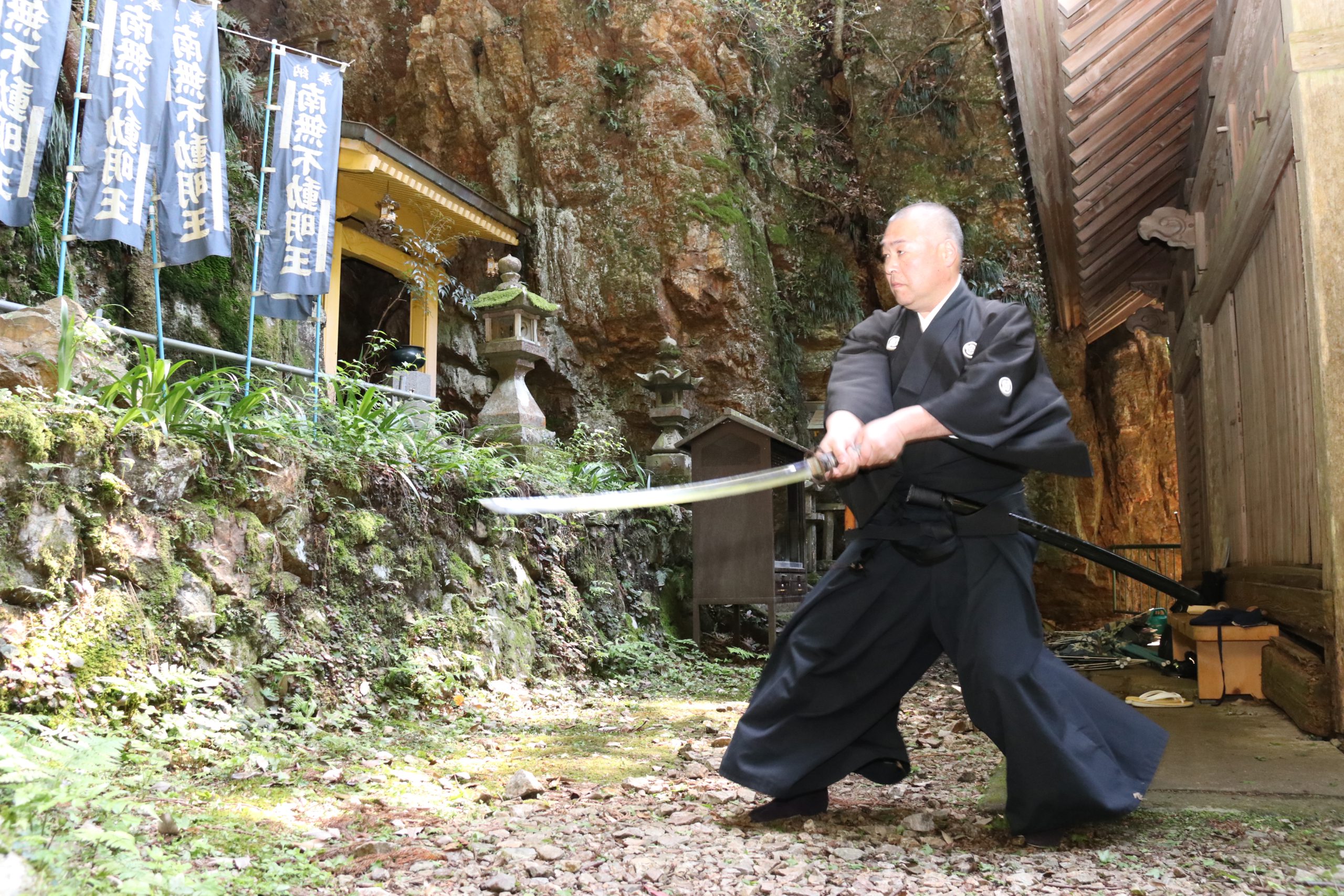 深山幽谷で演武を 流祖修行の地を訪問 剣豪・淺山一傳斎の流派 - 丹波新聞