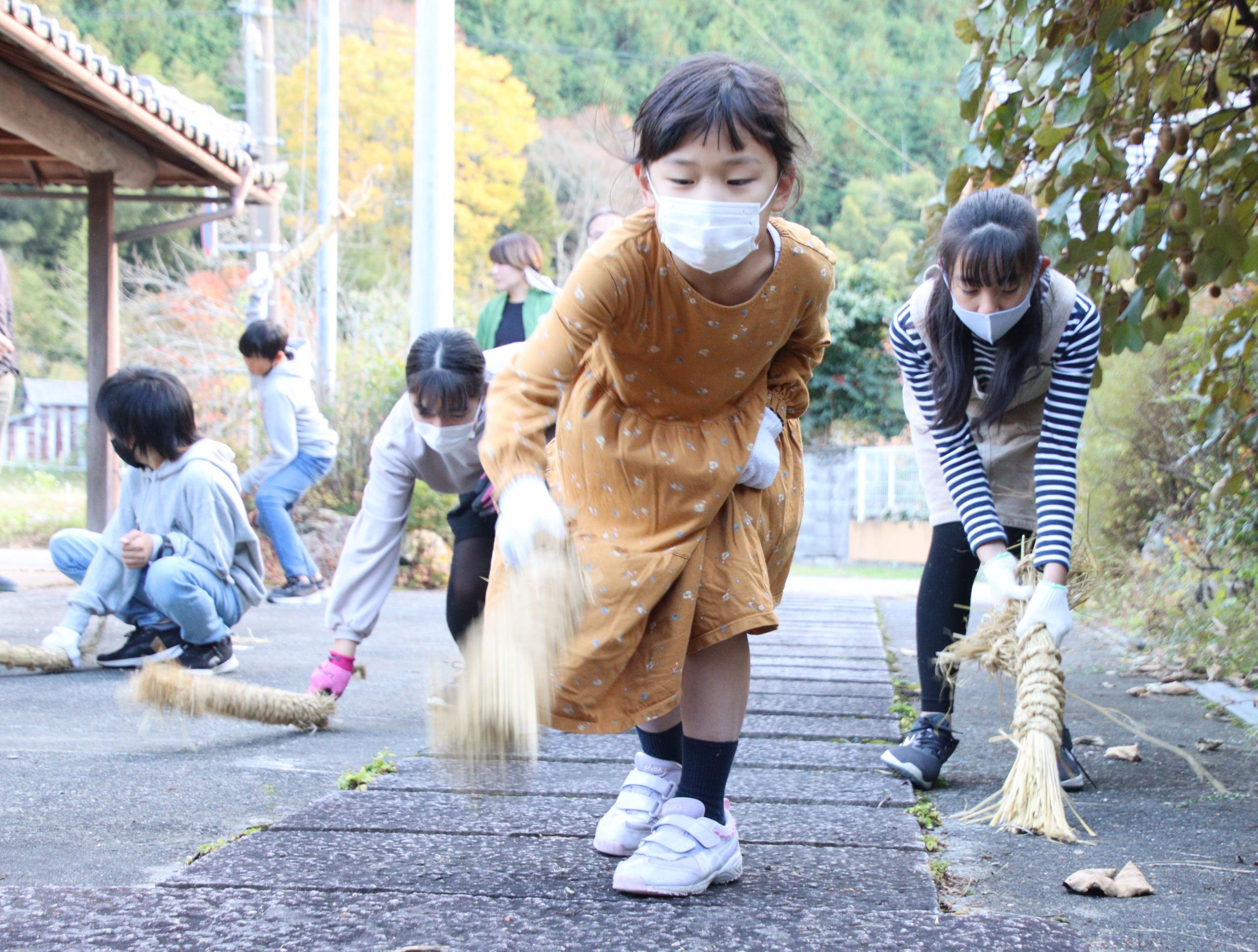 亥の子」 子らが家々巡りペッタンコ 村の伝統行事で無病息災祈る - 丹波新聞