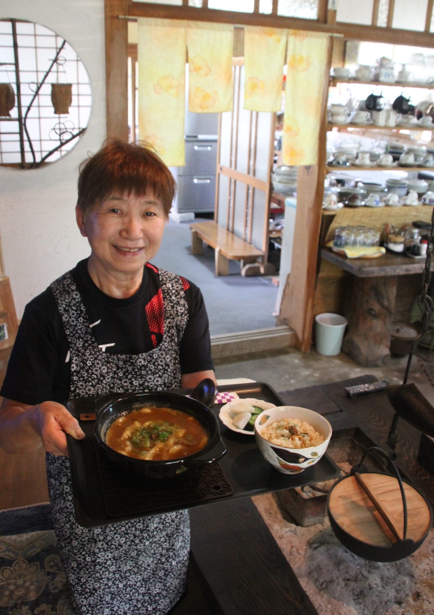 メニューは「カレーうどん」1本 77歳女性が店開業 「ぼけ防止」に週末