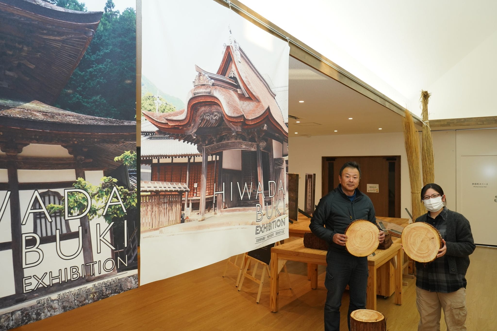 檜皮葺」にスポット 「洗練の技見て」 職人らの道具も展示 - 丹波新聞